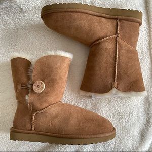 UGG Bailey Button II Boots Chestnut